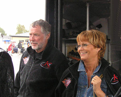 Også de stolte forældre var mødt på - Kirsten og Carl Erik 'Gamle K' Kristensen.
(Foto: Motorsporten.dk)